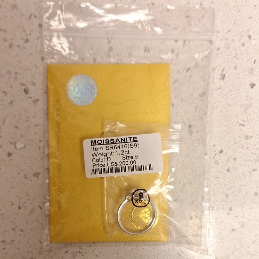 NWT 1.2CT MOISSANITE FLOWER RING SIZE 9 - Picture 2 of 2
